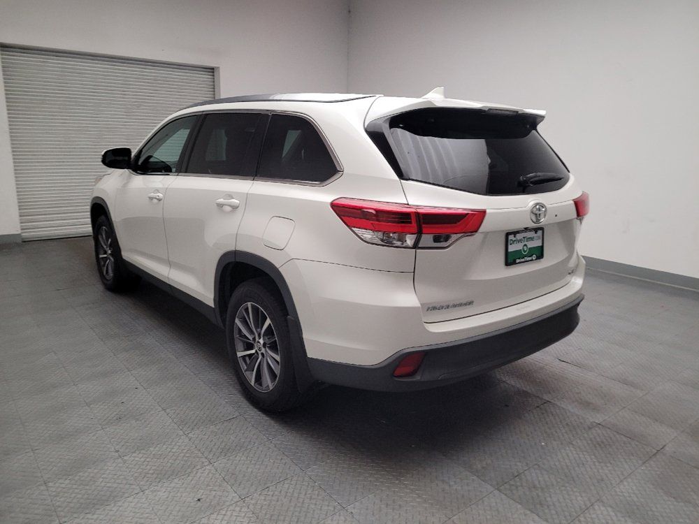 Used 2019 Toyota Highlander XLE FWD image 5