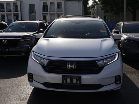 Used 2022 Honda Odyssey Elite image 2
