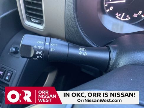 Used 2024 Nissan Frontier SV w/ SV Convenience Package image 28