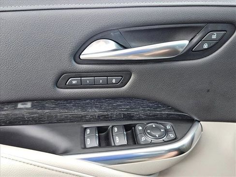 Used 2021 Cadillac XT4 Premium Luxury FWD image 23