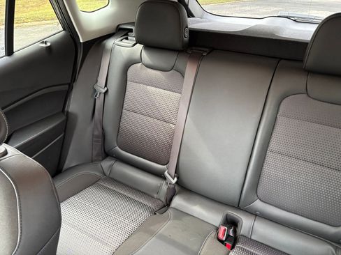 Used 2025 Chevrolet Trax LT image 34