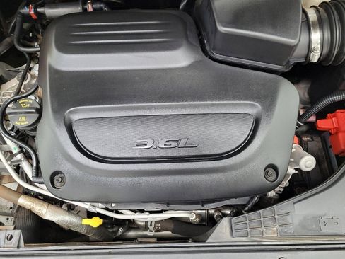 Used 2022 Chrysler Voyager LX FWD image 30