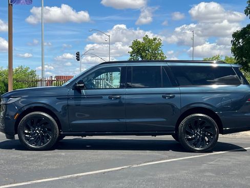New 2026 Lincoln Navigator L Reserve AWD/4WD image 5