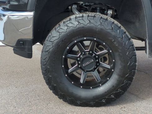 Used 2022 Chevrolet Silverado 2500 LT w/ Convenience Package image 14