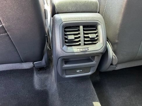Used 2023 Volkswagen Taos SE w/ Panoramic Sunroof Package AWD/4WD image 16