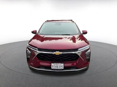 Used 2025 Chevrolet Trax LT image 4