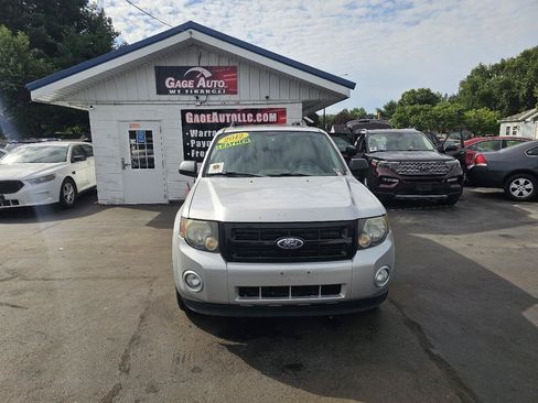 Used 2012 Ford Escape XLT w/ Canadian Comfort Pkg FWD image 2