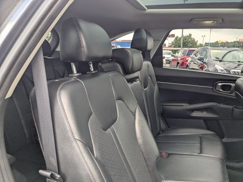 Used 2022 Kia Sorento S w/ Panoramic Sunroof Package FWD image 29