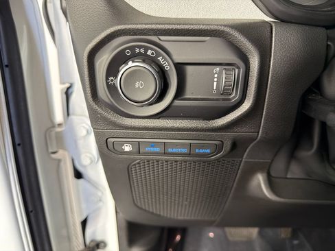 Used 2024 Jeep Wrangler Unlimited w/ Convenience Group AWD/4WD image 15