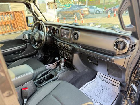 Used 2021 Jeep Wrangler Unlimited Sport AWD/4WD image 45