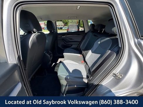 Used 2025 Volkswagen Tiguan SE AWD/4WD image 9