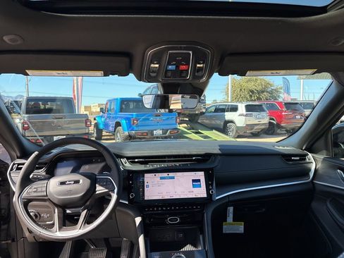 New 2026 Jeep Grand Cherokee Altitude image 40