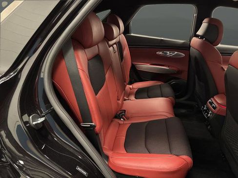 Used 2025 Genesis GV70 2.5T w/ Sport Prestige Package image 32