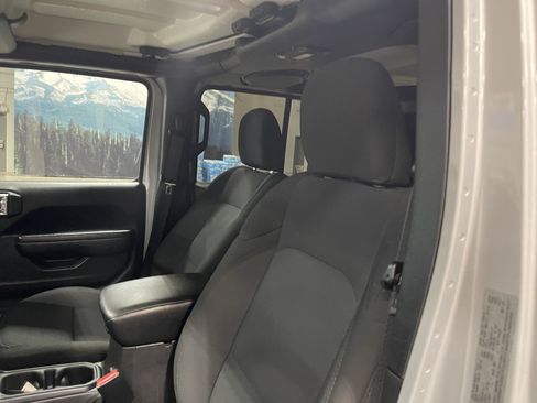 Used 2023 Jeep Wrangler Unlimited AWD/4WD image 20