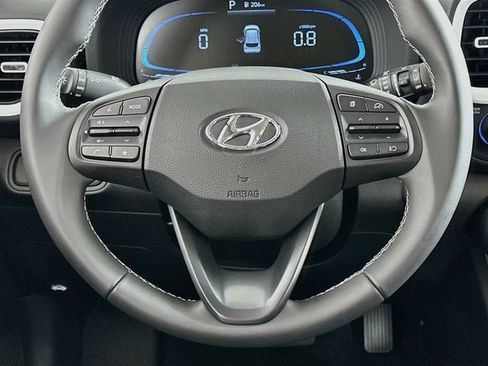 Used 2025 Hyundai Venue Limited FWD image 14