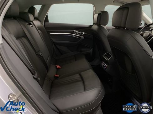 Used 2023 Audi e-tron Premium Plus w/ Premium Plus Package AWD/4WD image 25