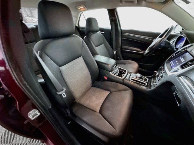 Used 2019 Chrysler 300 Touring w/ Driver Convenience Group AWD/4WD image 21