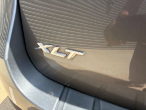Used 2024 Ford Explorer XLT AWD/4WD image 6