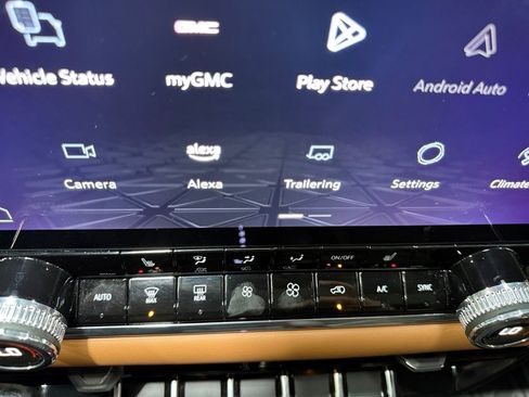 Used 2025 GMC Canyon AT4 image 32