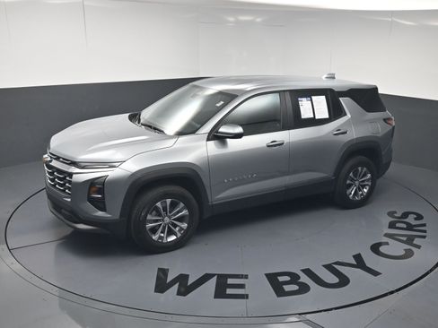 Used 2026 Chevrolet Equinox LT FWD image 29