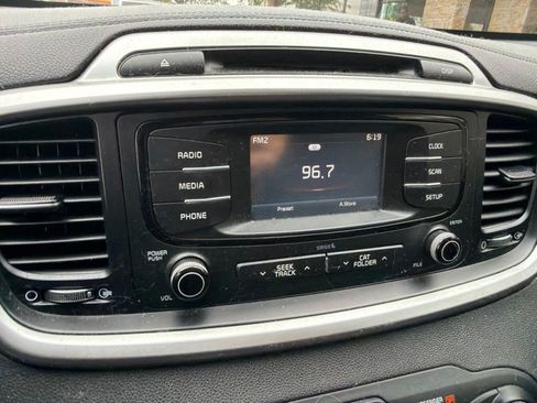 Used 2016 Kia Sorento FWD image 17