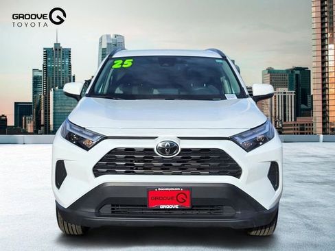 Used 2025 Toyota RAV4 XLE image 9