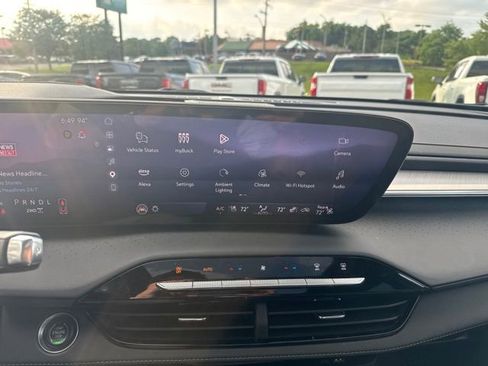 Used 2025 Buick Enclave Avenir AWD/4WD image 20