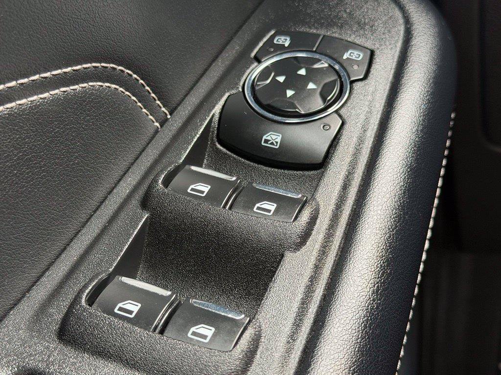 Used 2023 Ford Edge Titanium AWD/4WD image 18