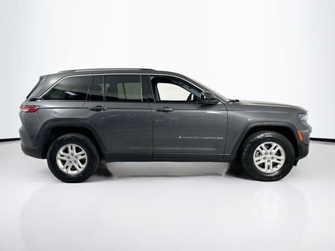 Used 2023 Jeep Grand Cherokee Laredo RWD image 4