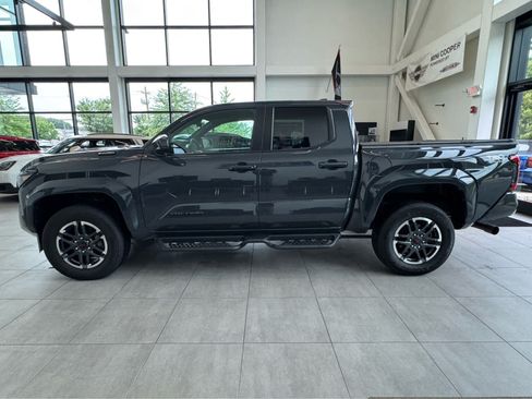 Used 2025 Toyota Tacoma TRD Sport AWD/4WD image 9