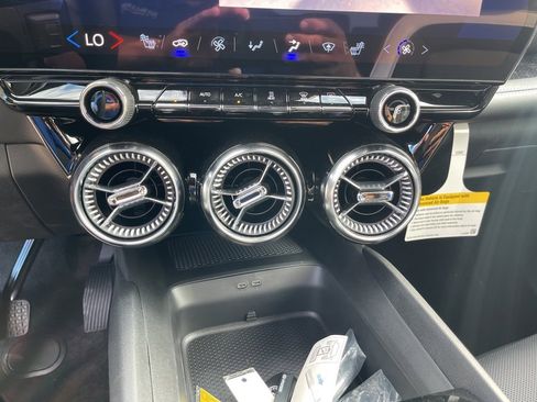 New 2024 Chevrolet Blazer EV LT image 28