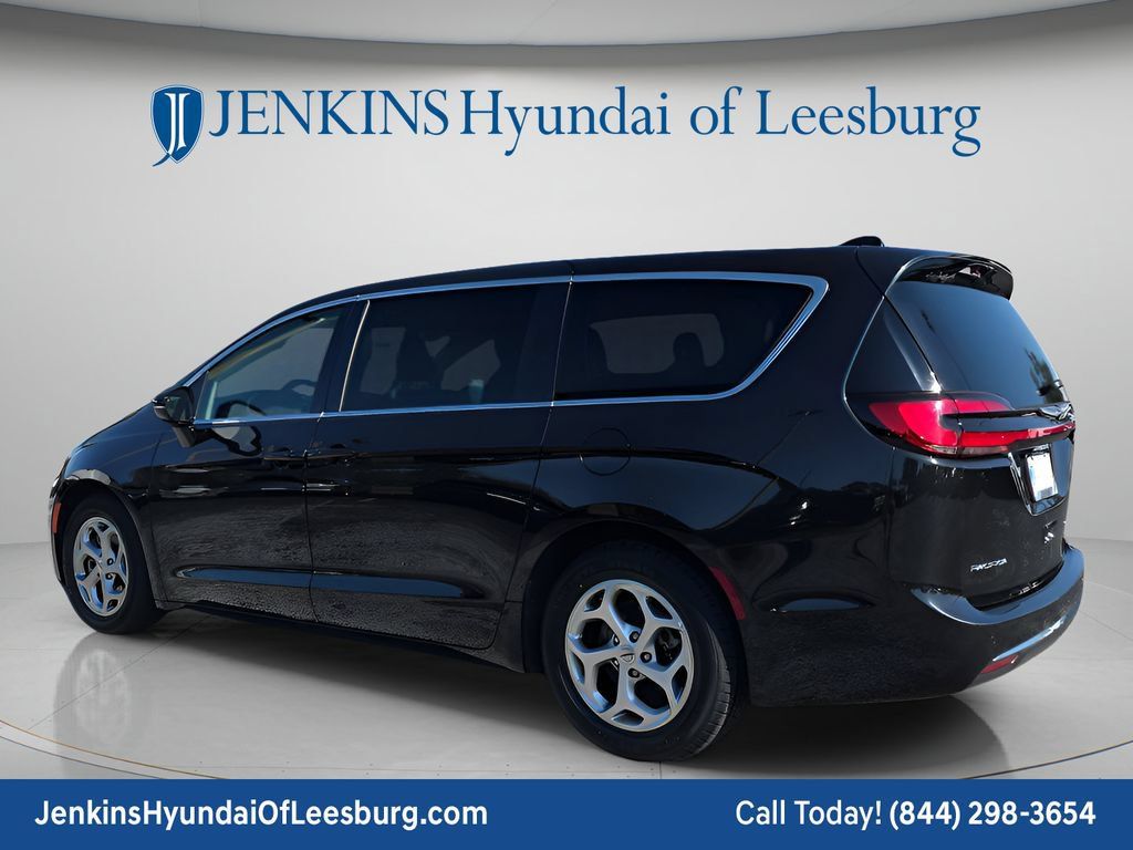 Used 2024 Chrysler Pacifica Limited FWD image 7