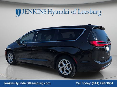 Used 2024 Chrysler Pacifica Limited FWD image 7