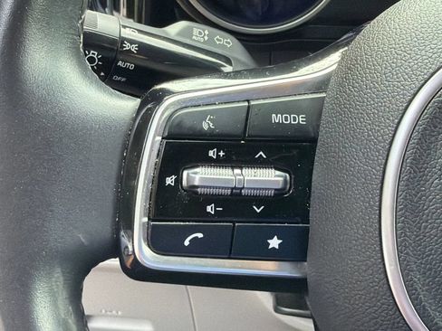 Used 2024 Kia Carnival EX FWD image 23