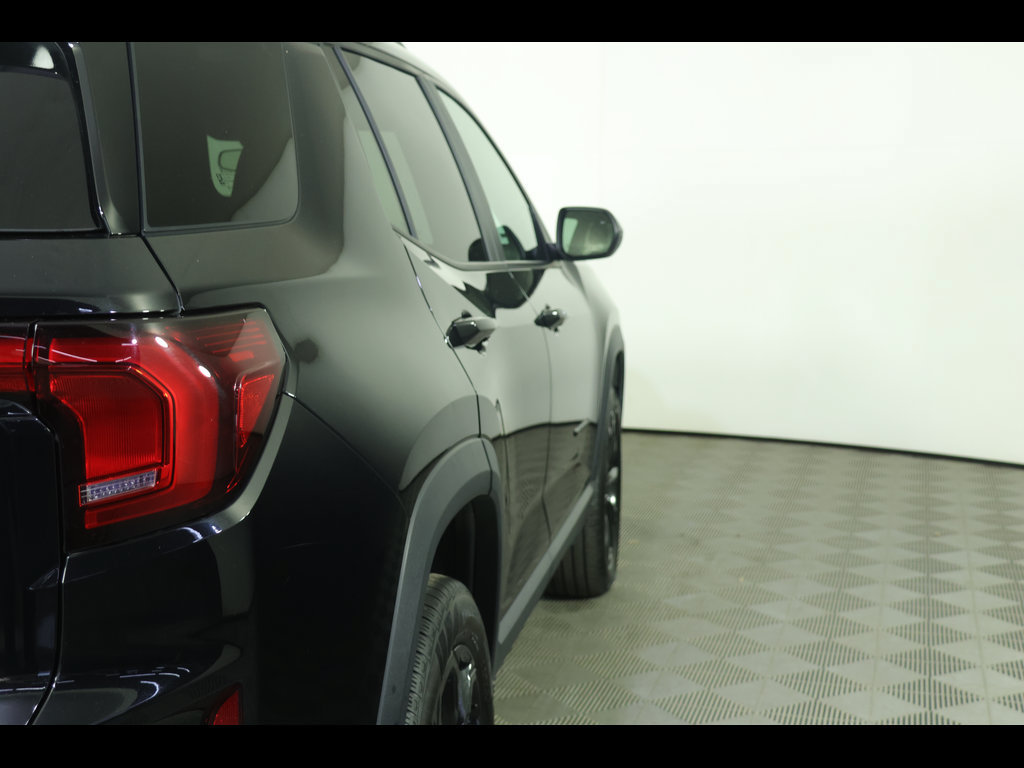 Used 2025 GMC Terrain Elevation w/ Black Edition AWD/4WD image 17