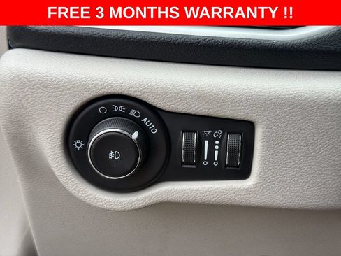 Used 2021 Chrysler Pacifica Touring-L FWD image 38