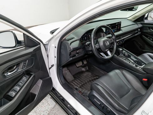 Used 2023 Honda Accord Touring image 12