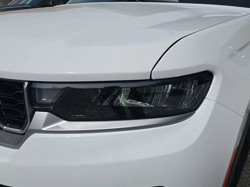 New 2026 Jeep Grand Cherokee Limited AWD/4WD image 32