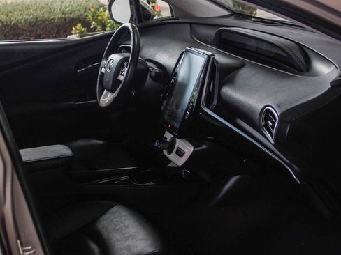 Used 2017 Toyota Prius Prime Advanced image 15