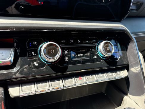 Used 2025 GMC Sierra 1500 AT4X image 17