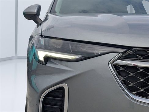 Used 2023 Buick Envision Avenir image 9