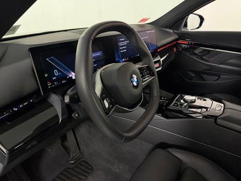 Used 2025 BMW 530i RWD image 23