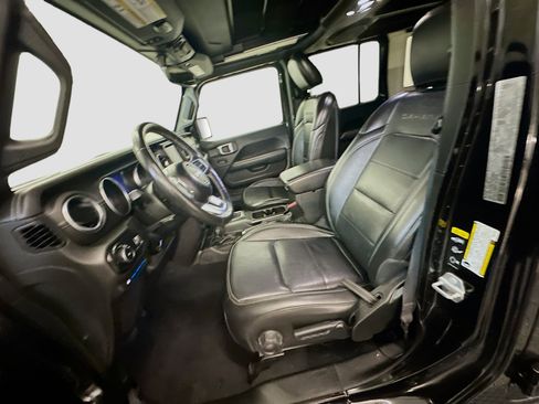 Used 2023 Jeep Wrangler Sahara w/ Cold Weather Group image 13