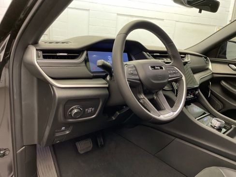 New 2025 Jeep Grand Cherokee L Altitude image 14