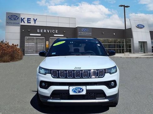 Used 2025 Jeep Compass Limited AWD/4WD image 2