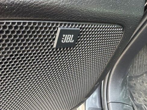 Used 2021 Toyota Tacoma Limited image 3