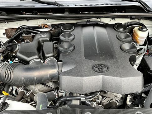 Used 2019 Toyota 4Runner SR5 RWD image 31
