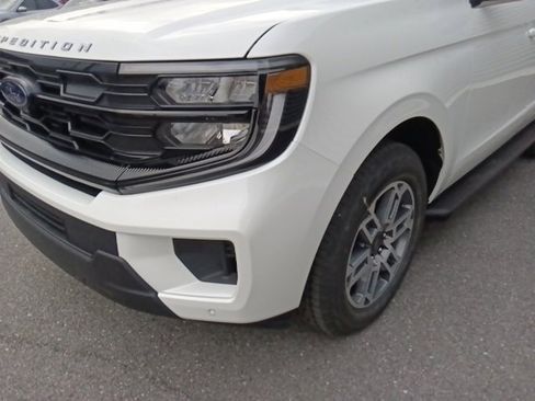 New 2025 Ford Expedition Active image 9