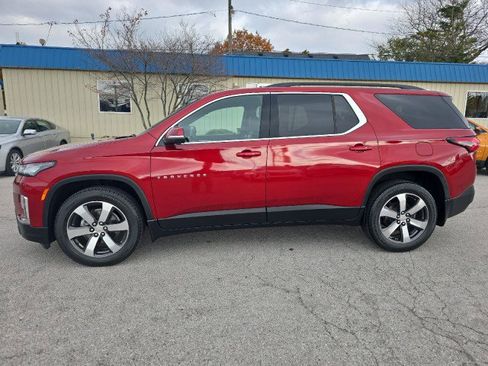 Used 2022 Chevrolet Traverse LT w/ LT Premium Package image 5