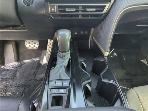 Used 2025 Toyota Camry SE w/ Convenience Package image 13